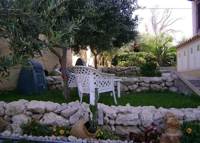 לינה וארוחת בוקר Mare Nostrum Casa 4*